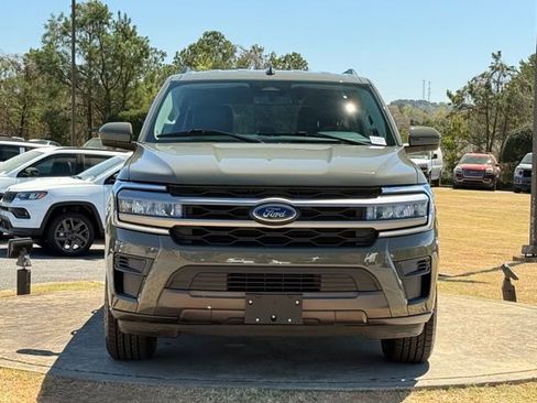Used 2024 Ford Expedition Max XLT image 2