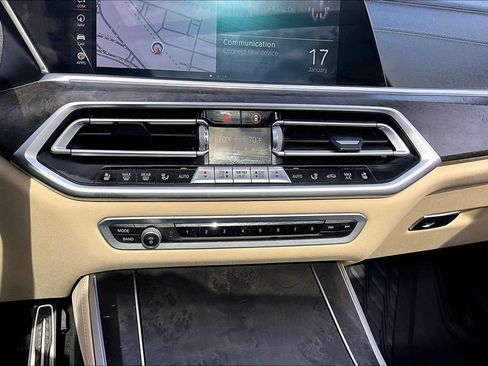 Used 2021 BMW X5 M50i AWD/4WD image 41