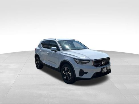 Used 2025 Volvo XC40 B5 Core AWD/4WD image 7