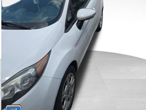 Used 2015 Ford Fiesta SE w/ Comfort Package FWD image 1