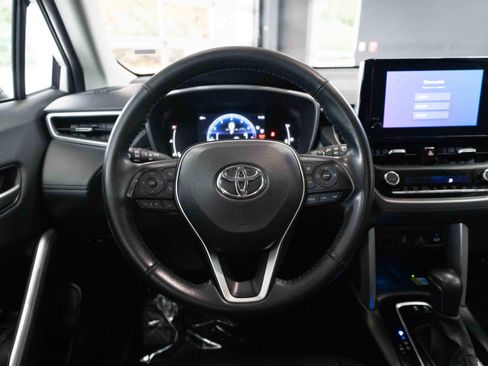 Used 2023 Toyota Corolla Cross XLE image 21
