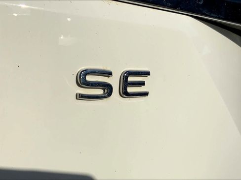 Certified 2024 Volkswagen Atlas SE image 17