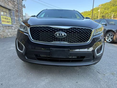 Used 2018 Kia Sorento AWD image 5