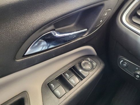 Used 2020 Chevrolet Equinox LS FWD image 27