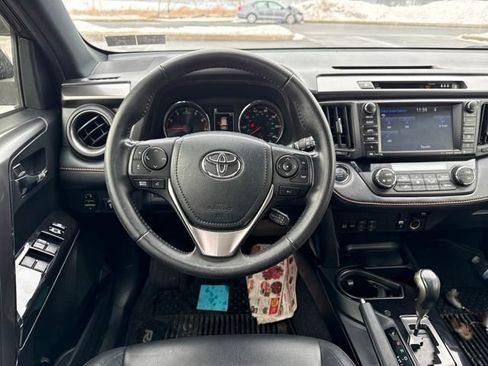 Used 2018 Toyota RAV4 SE w/ Advanced Technology Package image 16