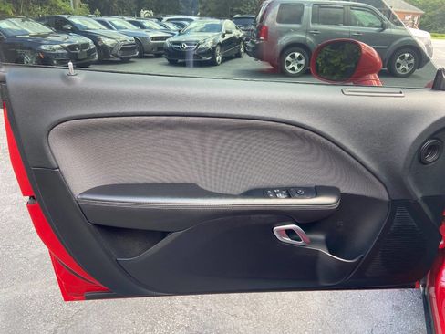 Used 2016 Dodge Challenger SXT image 18