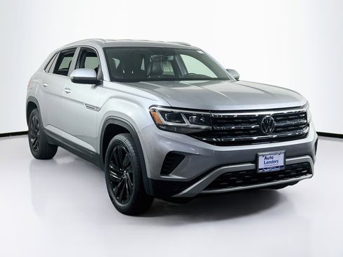 Used 2023 Volkswagen Atlas Cross Sport SE AWD/4WD image 3