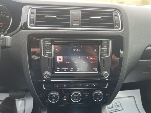 Used 2017 Volkswagen Jetta SEL FWD image 17
