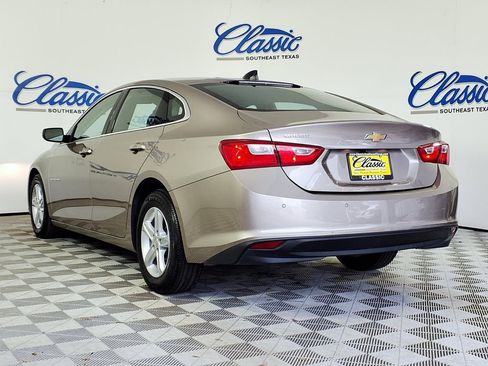 Used 2025 Chevrolet Malibu LS FWD image 2