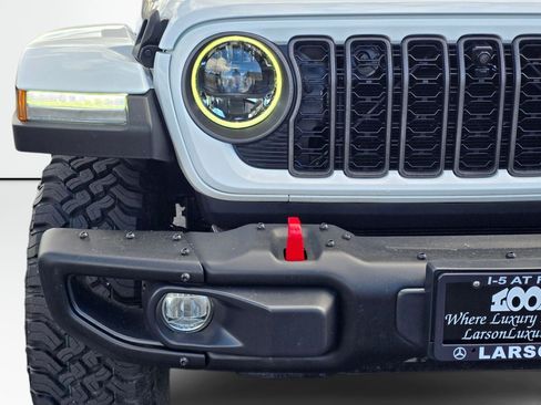 Used 2024 Jeep Gladiator Rubicon AWD/4WD image 32