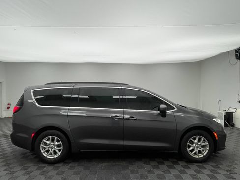 Used 2022 Chrysler Pacifica Touring-L FWD image 7
