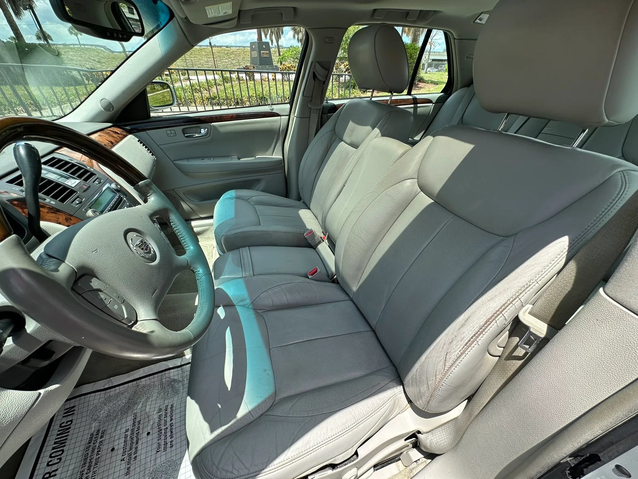 Used 2010 Cadillac DTS Luxury FWD image 32