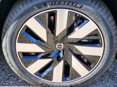 New 2025 Volvo EX90 Plus w/ Protection Package Premier image 17