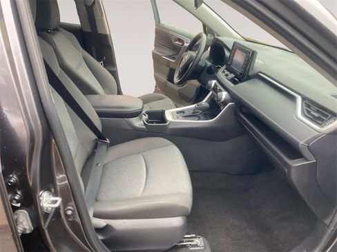 Used 2022 Toyota RAV4 XLE image 10