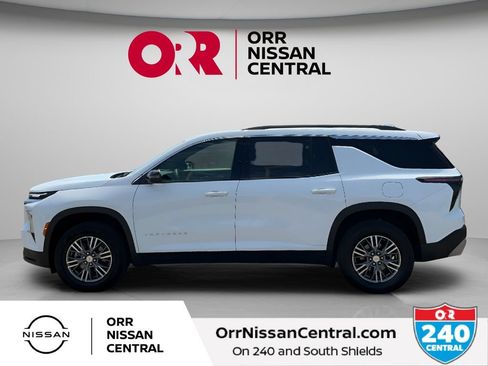 Used 2025 Chevrolet Traverse LT FWD image 8