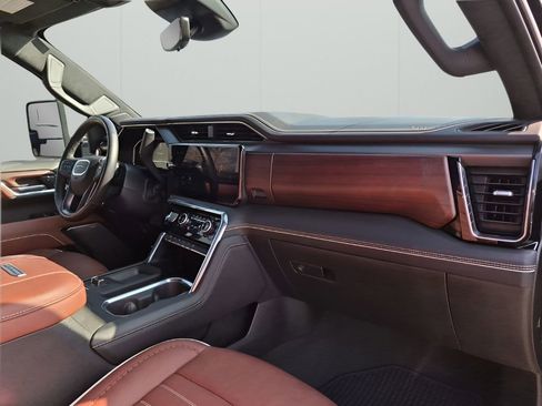 Used 2024 GMC Sierra 3500 Denali Ultimate image 14