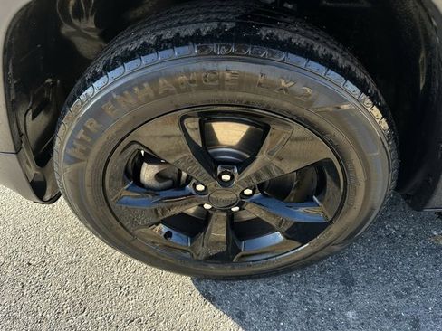 Used 2017 Jeep Cherokee High Altitude w/ Technology Group image 24