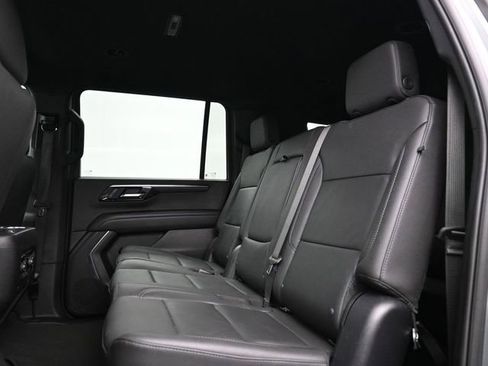 Used 2025 Chevrolet Suburban Z71 image 18