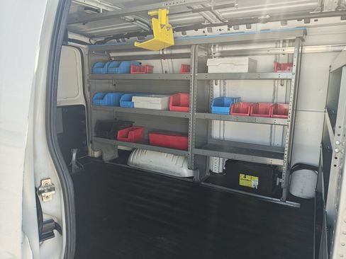 Used 2016 Chevrolet Express 2500 RWD image 5