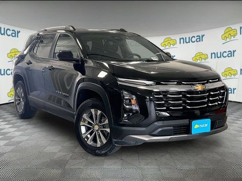 Used 2025 Chevrolet Equinox LT w/ Convenience Package II AWD/4WD image 1