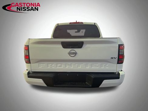 Used 2024 Nissan Frontier SV image 13