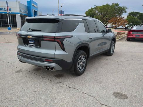 Used 2026 Chevrolet Traverse LT w/ Driver Confidence Package image 8