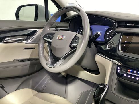 Used 2023 Cadillac XT6 Premium Luxury w/ Technology Package FWD image 10