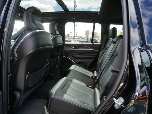 Used 2024 Jeep Grand Cherokee Overland w/ Adv Protech Group III AWD/4WD image 19
