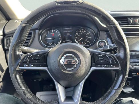 Used 2017 Nissan Rogue SV FWD image 26