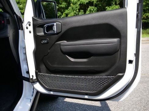 Used 2025 Jeep Gladiator Rubicon w/ Safety Group AWD/4WD image 41