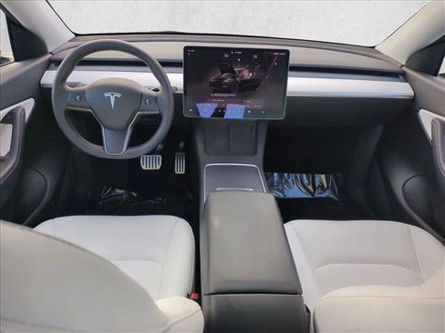 Used 2022 Tesla Model Y Performance image 19