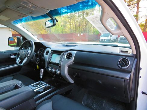 Used 2014 Toyota Tundra SR5 w/ SR5 Upgrade Package AWD/4WD image 16