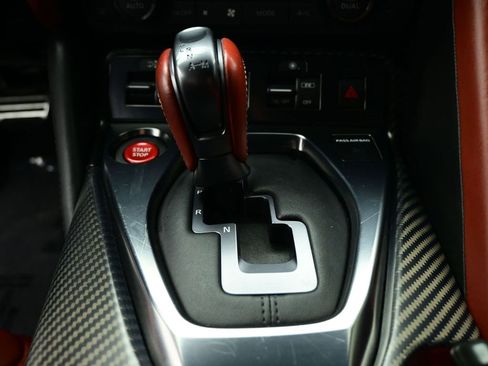 Used 2018 Nissan GT-R Premium w/ Premium Interior Package image 11