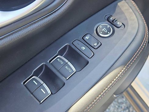 Certified 2025 Honda HR-V Sport image 23