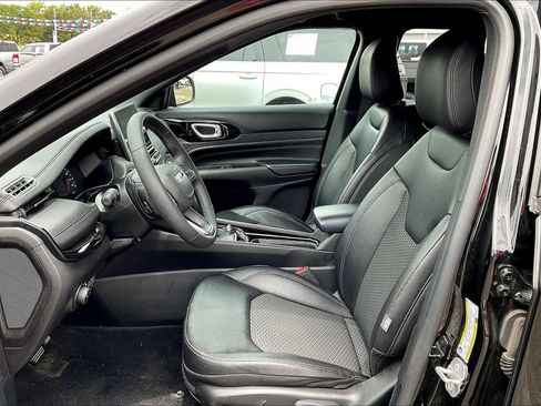 Used 2025 Jeep Compass Latitude w/ Altitude Special Edition AWD/4WD image 22