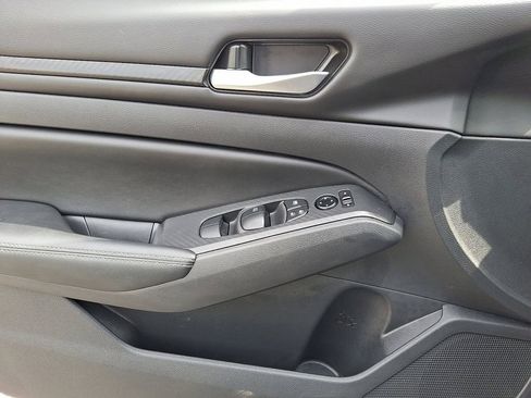 Used 2025 Nissan Altima 2.5 SV image 13
