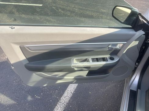 Used 2008 Chrysler Sebring Touring FWD image 9