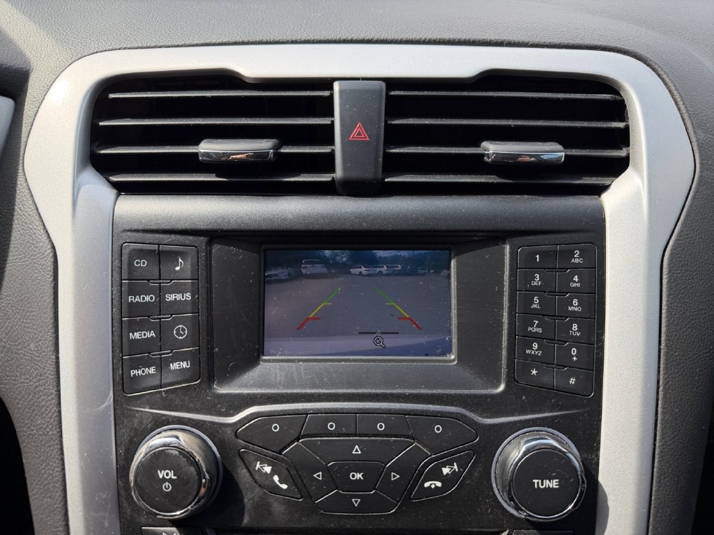 Used 2015 Ford Fusion SE FWD image 9