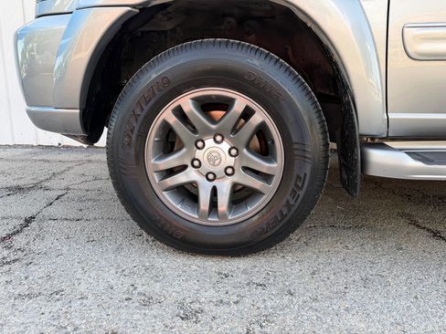 Used 2004 Toyota Sequoia SR5 AWD/4WD image 9