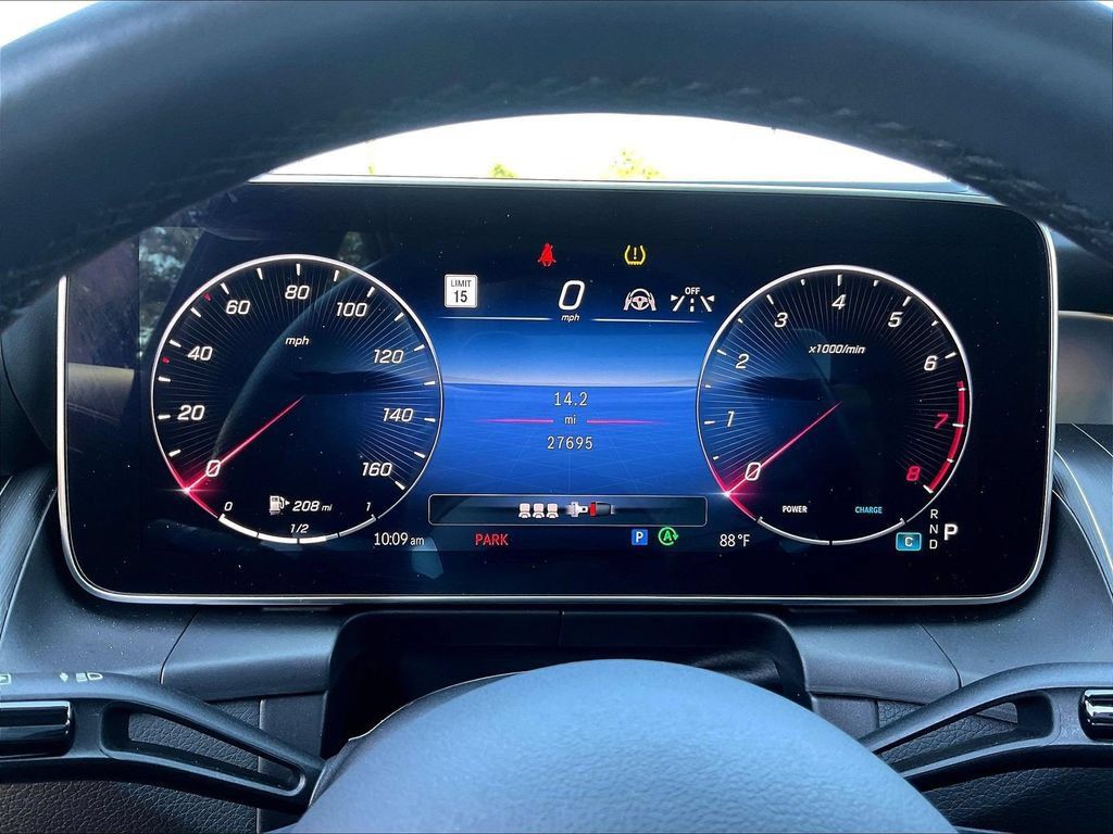 Used 2024 Mercedes-Benz GLC 300 4MATIC image 15