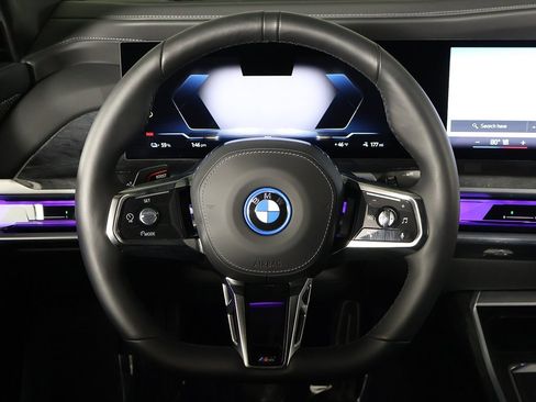 Used 2025 BMW i7 xDrive60 w/ Premium Package image 42