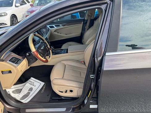 Used 2015 Hyundai Genesis 3.8 w/ Option Group 03 image 9
