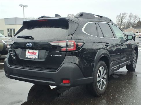 Certified 2023 Subaru Outback Premium image 3