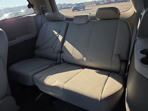 Used 2019 Toyota Sienna XLE w/ XLE Navigation Package image 9