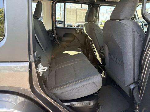 Used 2024 Jeep Wrangler Unlimited w/ Convenience Group AWD/4WD image 18