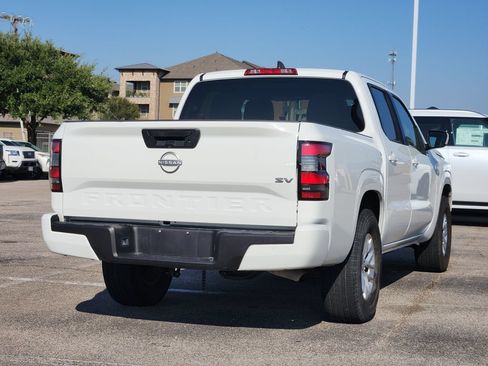 Used 2024 Nissan Frontier SV RWD image 3