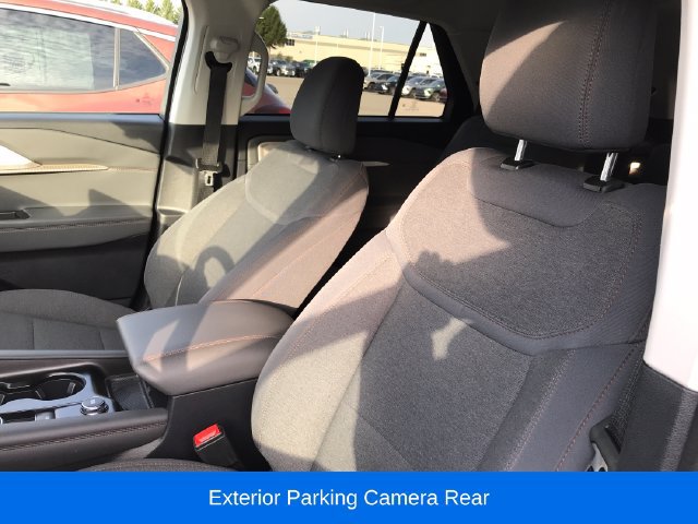 Used 2025 Ford Explorer Active AWD/4WD image 4