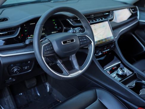 Used 2023 Jeep Grand Cherokee 4WD 4xe image 18