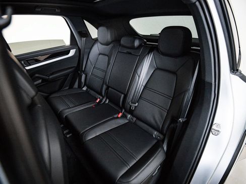 New 2026 Porsche Cayenne E-Hybrid AWD/4WD image 25