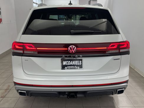 New 2026 Volkswagen Atlas Peak Edition image 5